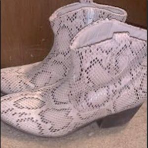 Cute small booties size 7.5